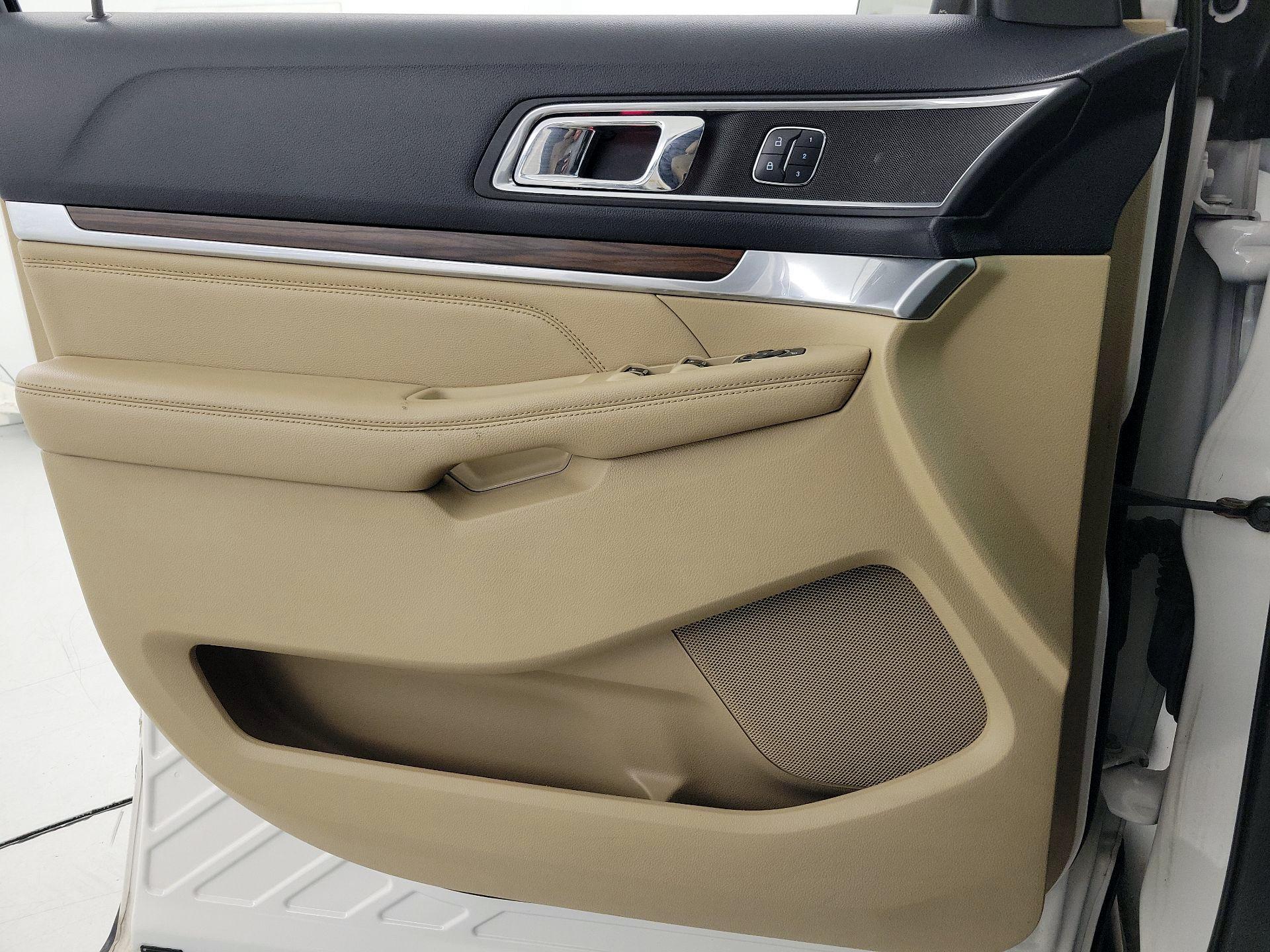 Thumbnail: 2016 Ford Explorer - 12