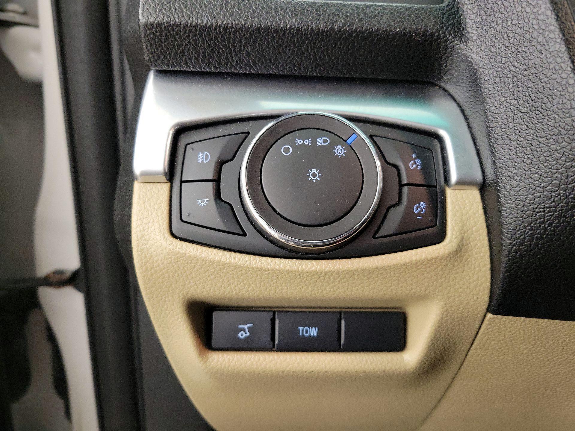 Thumbnail: 2016 Ford Explorer - 13