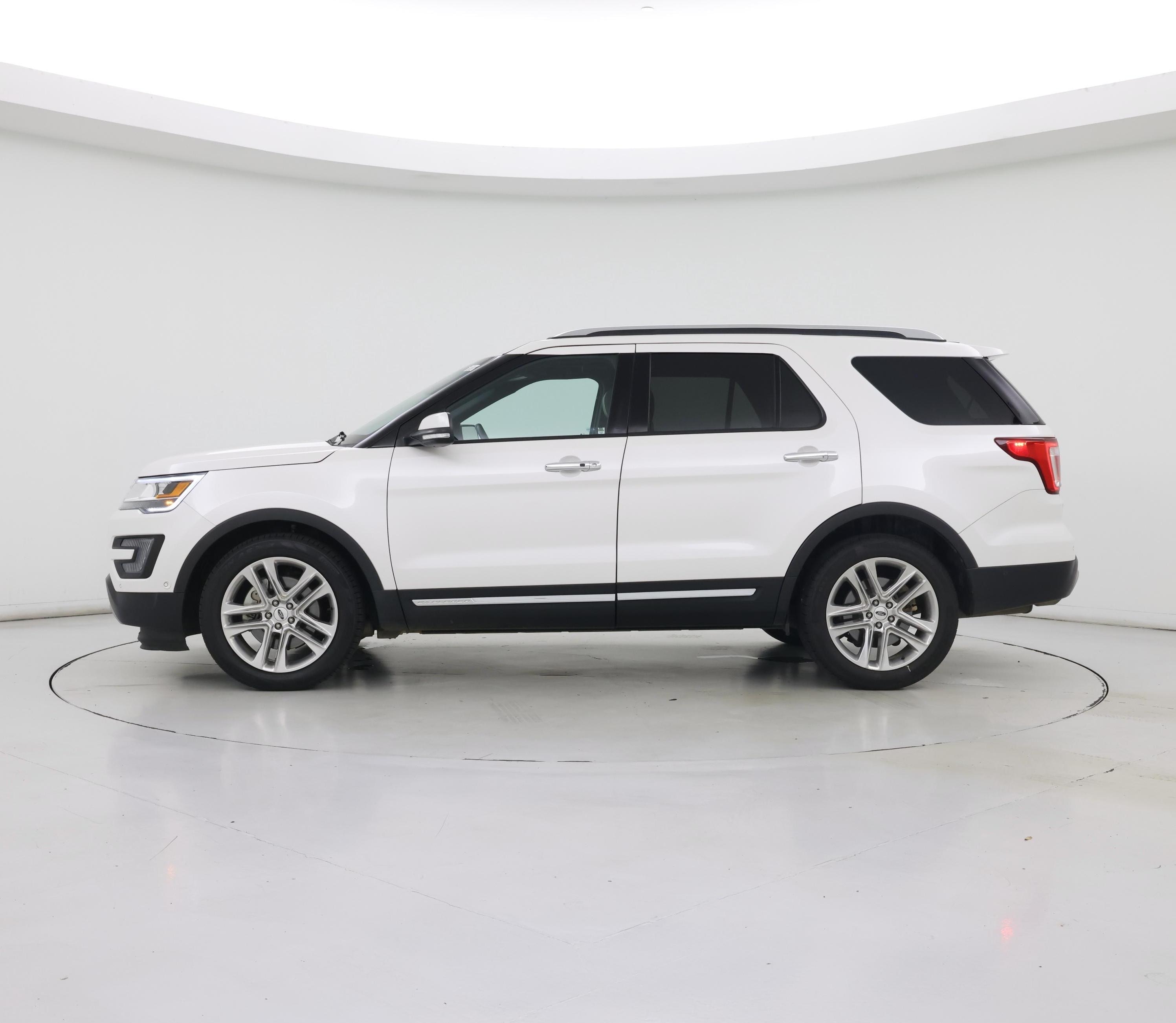 Thumbnail: 2016 Ford Explorer - 3
