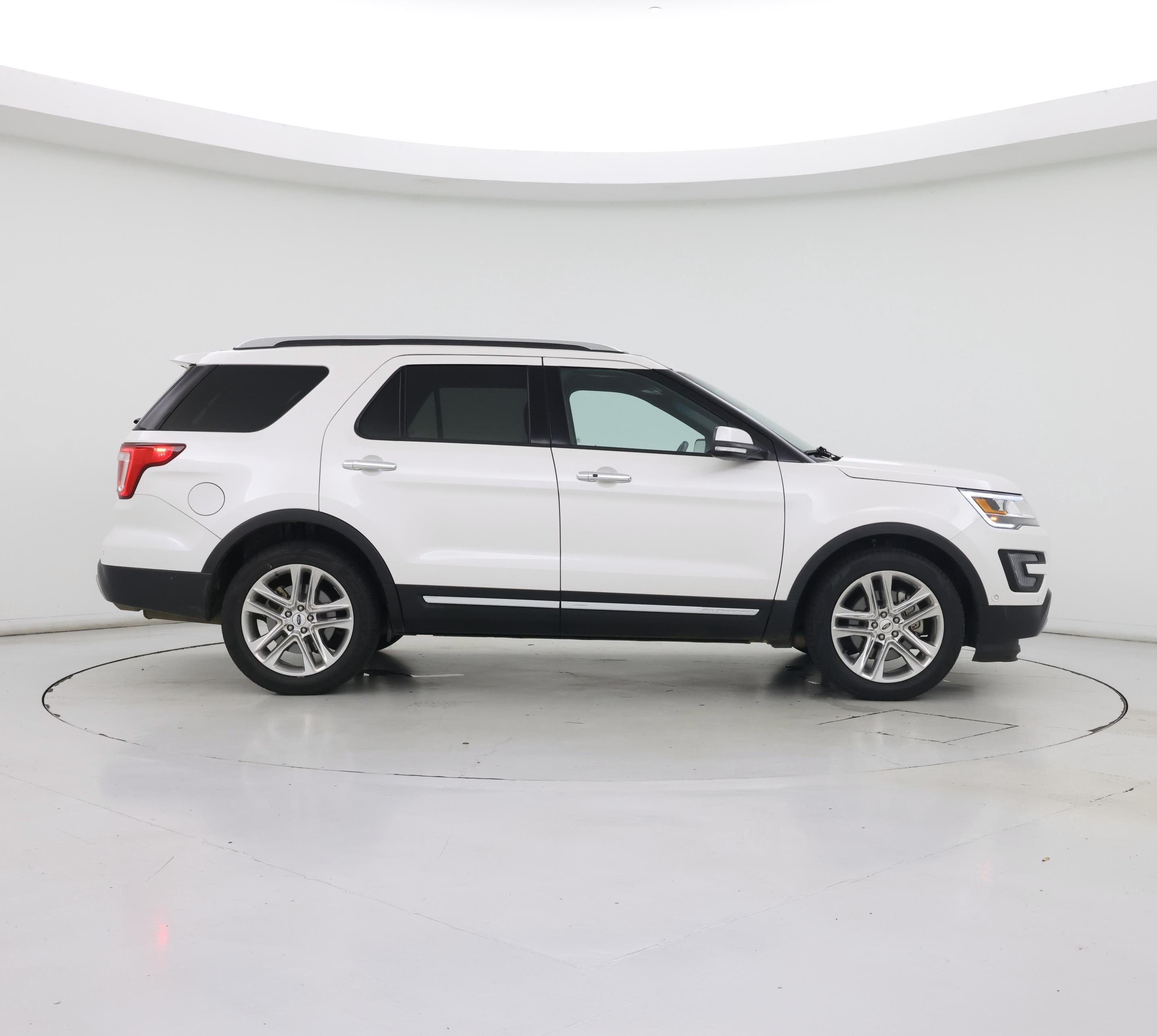 Thumbnail: 2016 Ford Explorer - 7