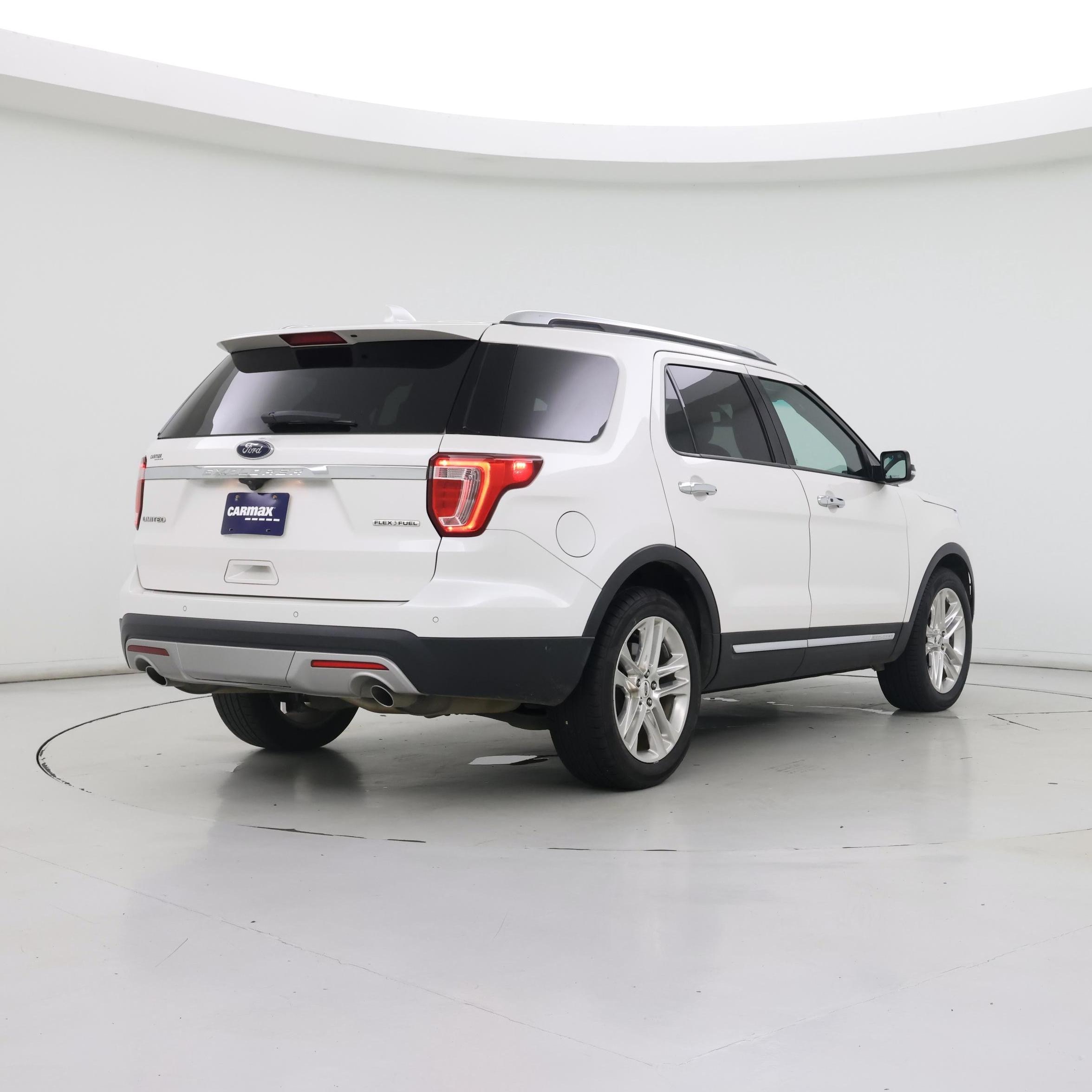 Thumbnail: 2016 Ford Explorer - 8