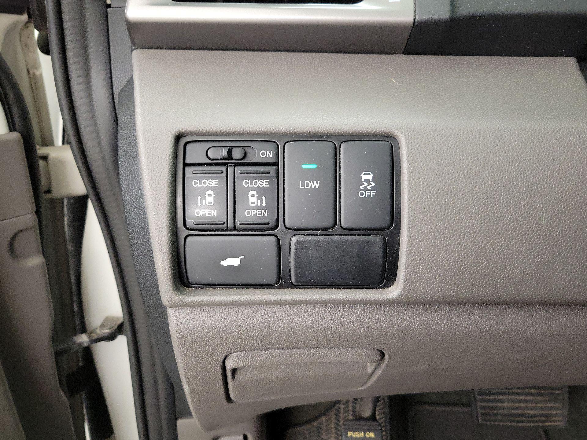 Thumbnail: 2016 Honda Odyssey - 13