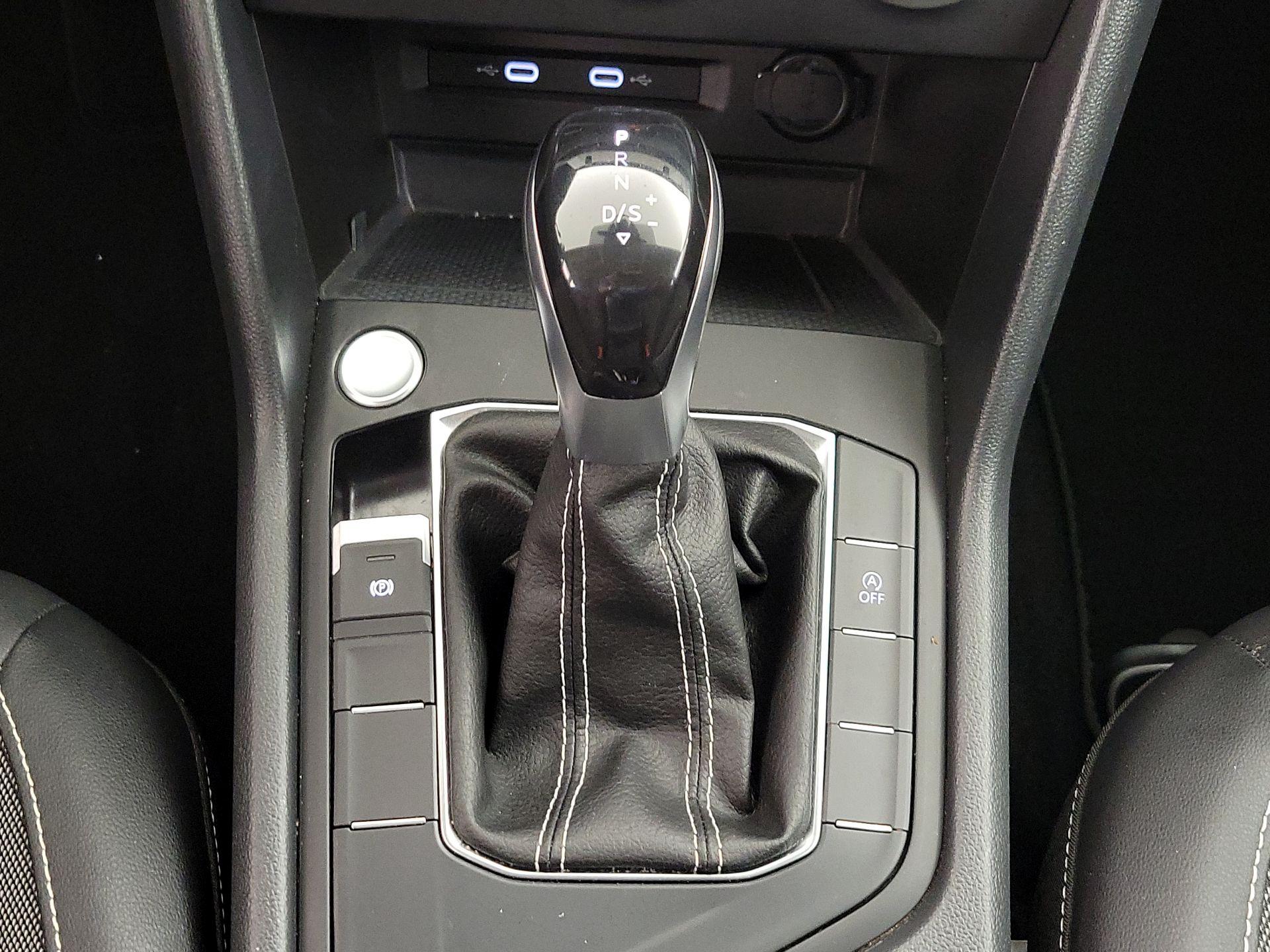 Thumbnail: 2022 Volkswagen Taos - 17