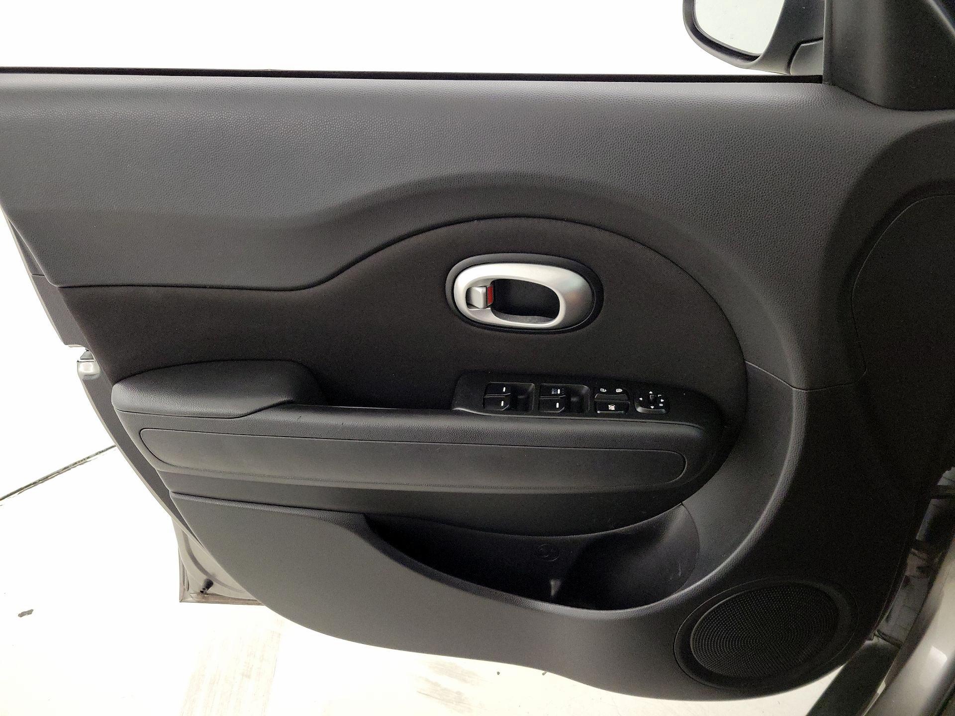 Thumbnail: 2015 Kia Soul - 12