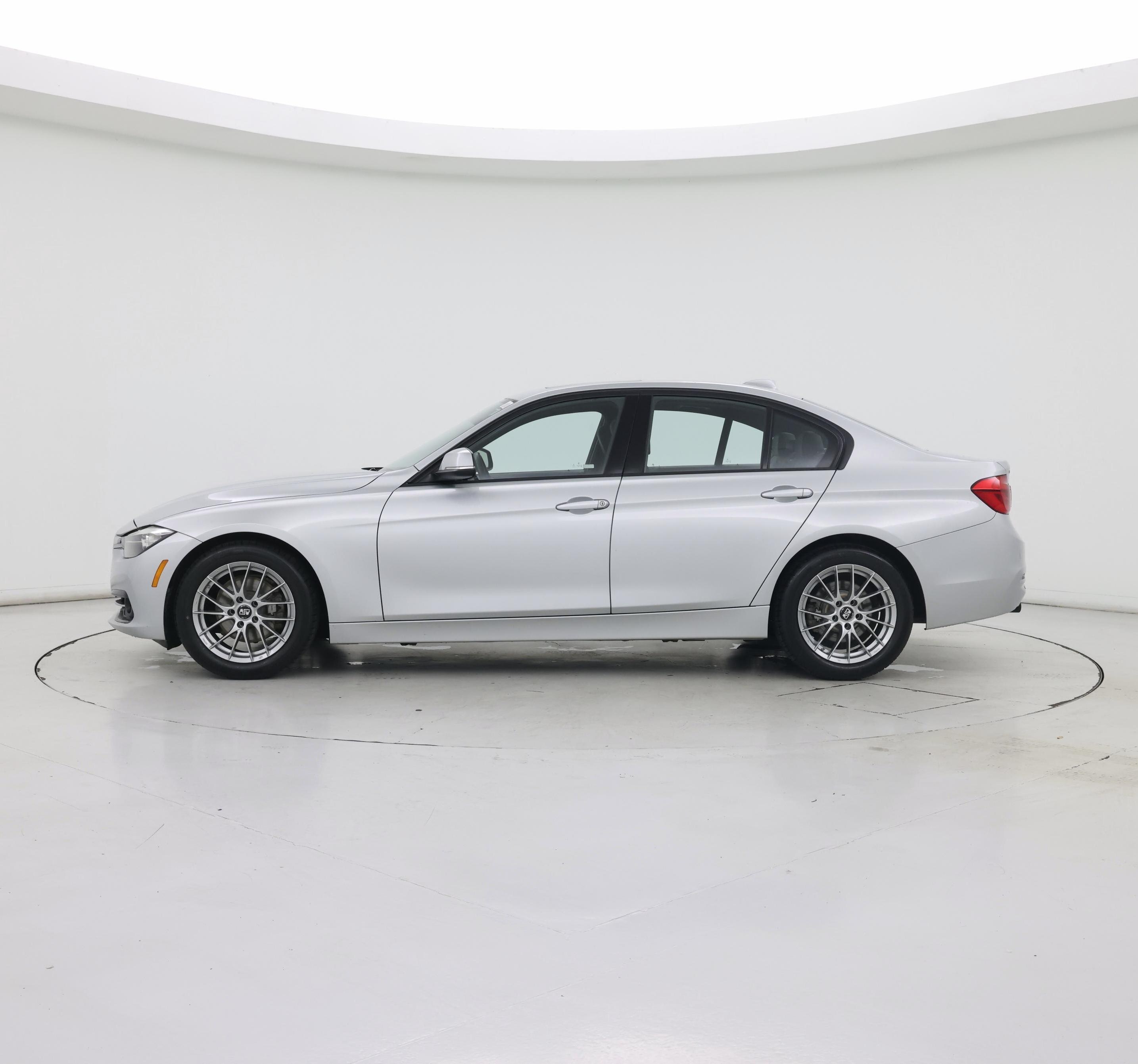 Thumbnail: 2016 BMW 3 Series - 3