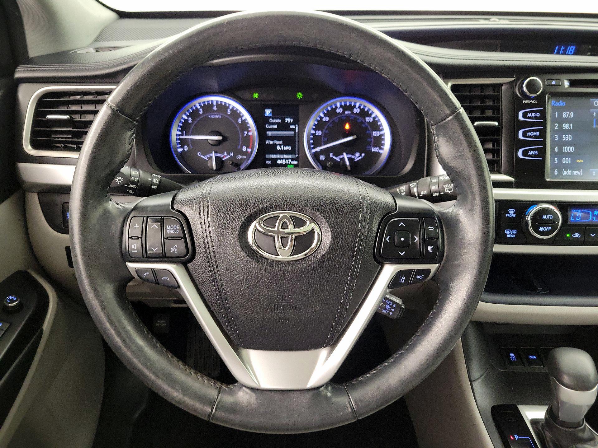 Thumbnail: 2017 Toyota Highlander - 10