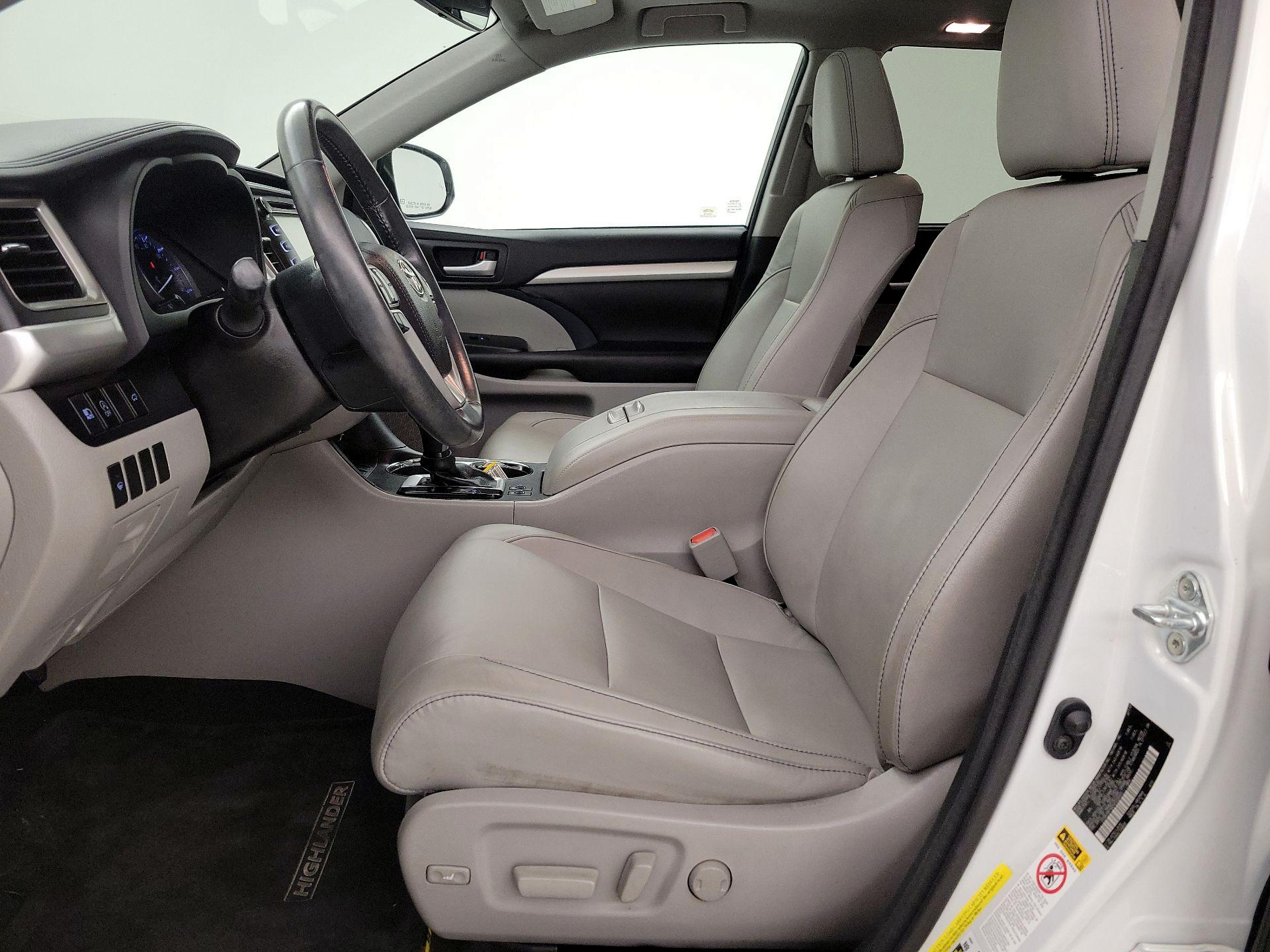 Thumbnail: 2017 Toyota Highlander - 11