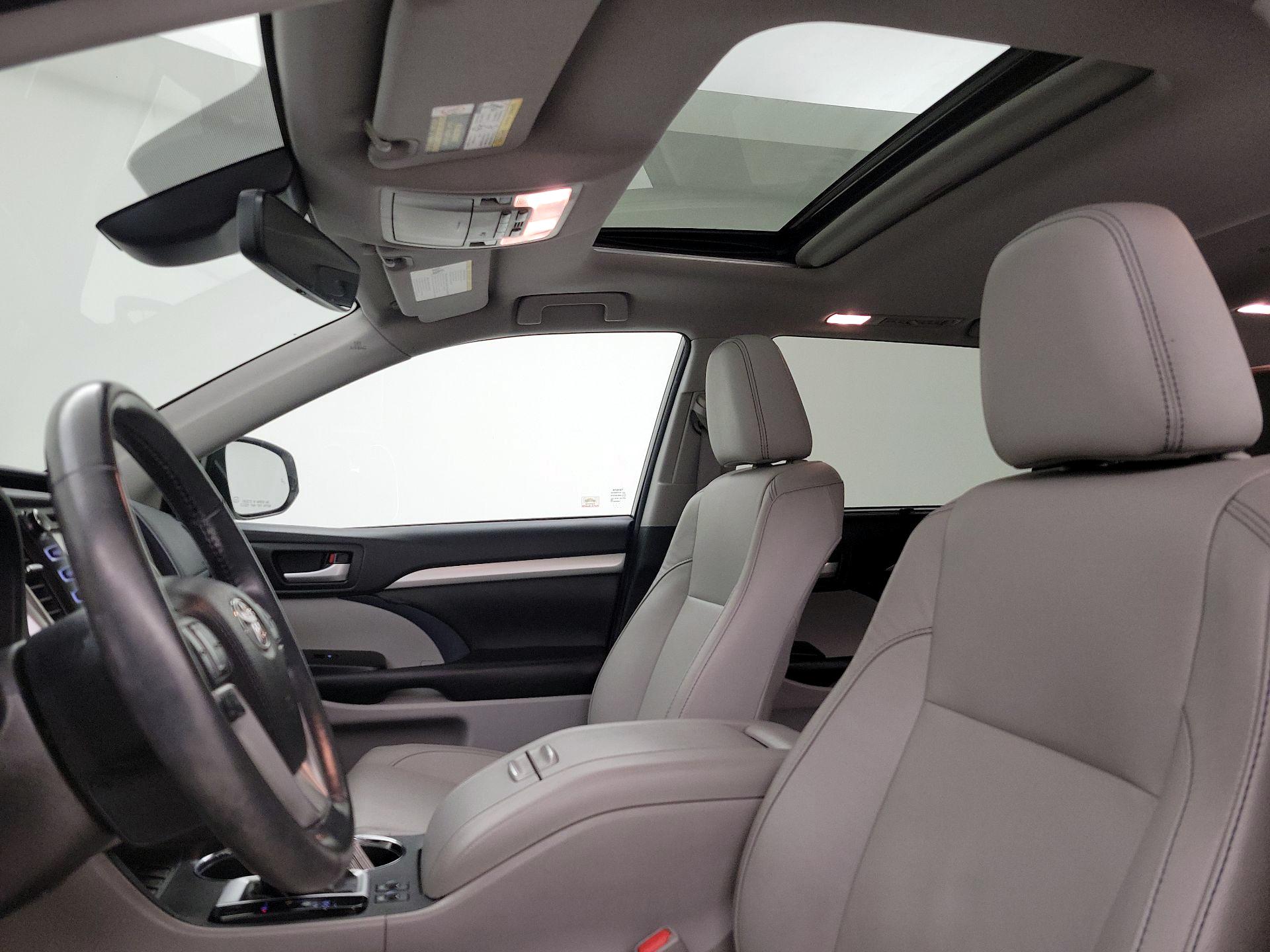 Thumbnail: 2017 Toyota Highlander - 18