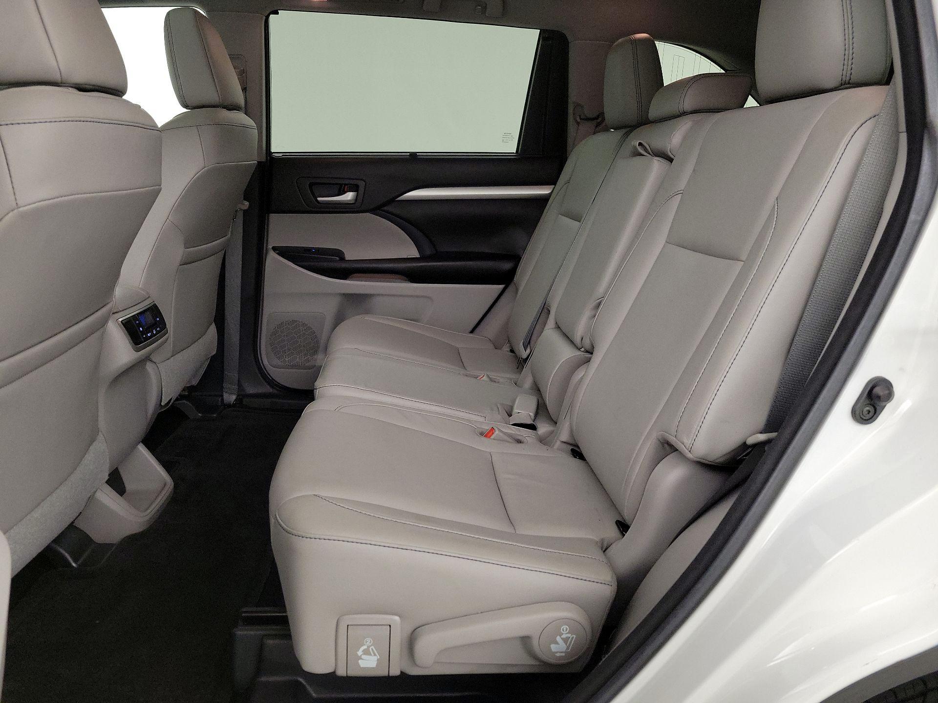 Thumbnail: 2017 Toyota Highlander - 19