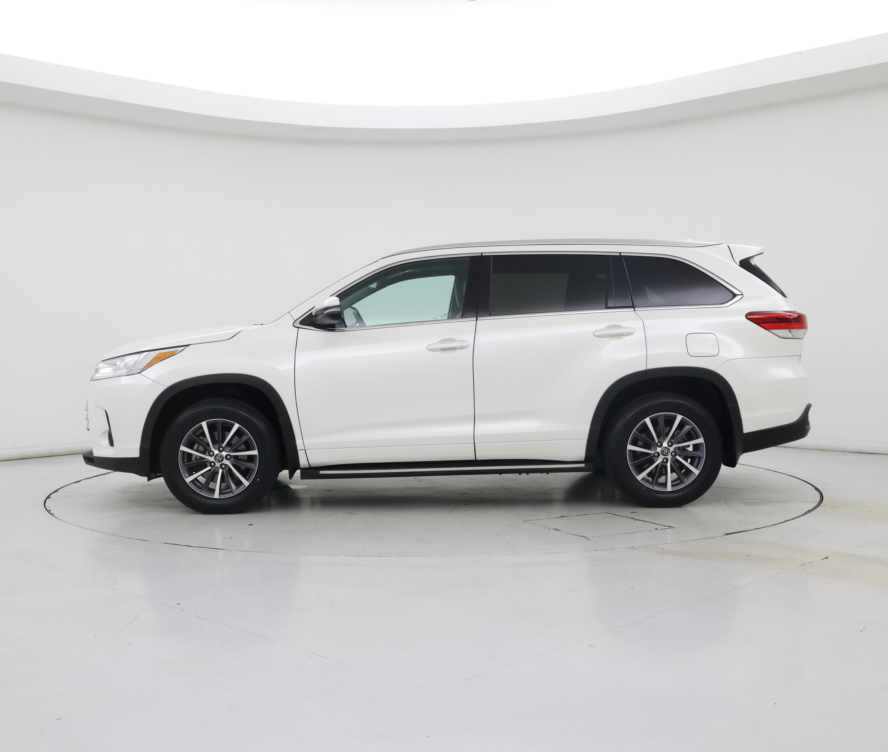Thumbnail: 2017 Toyota Highlander - 3