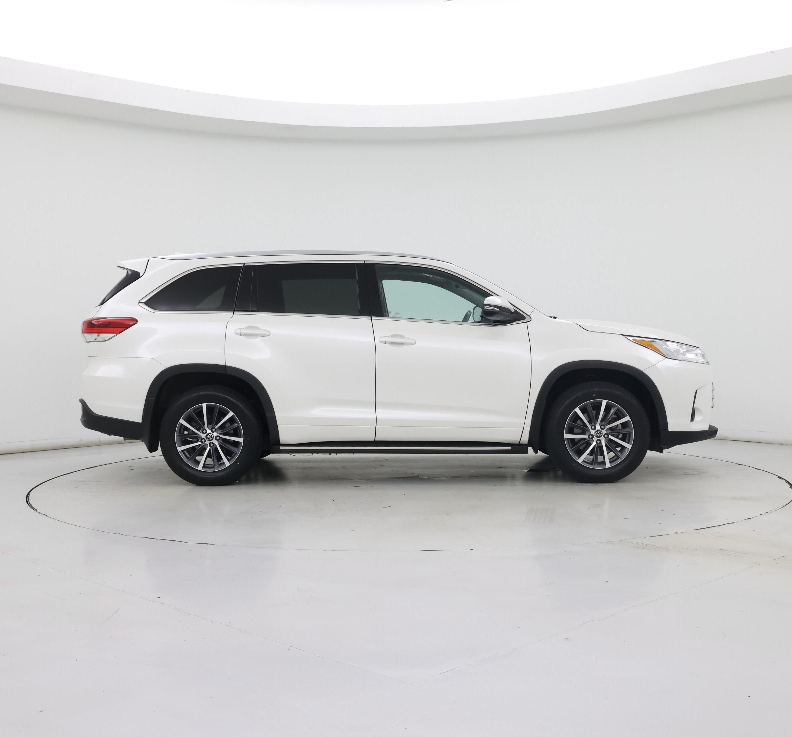 Thumbnail: 2017 Toyota Highlander - 7