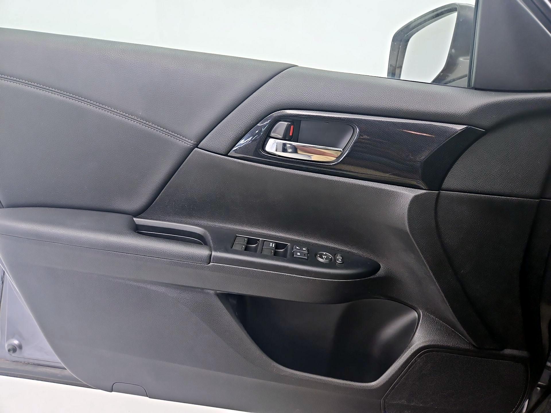 Thumbnail: 2015 Honda Accord - 19