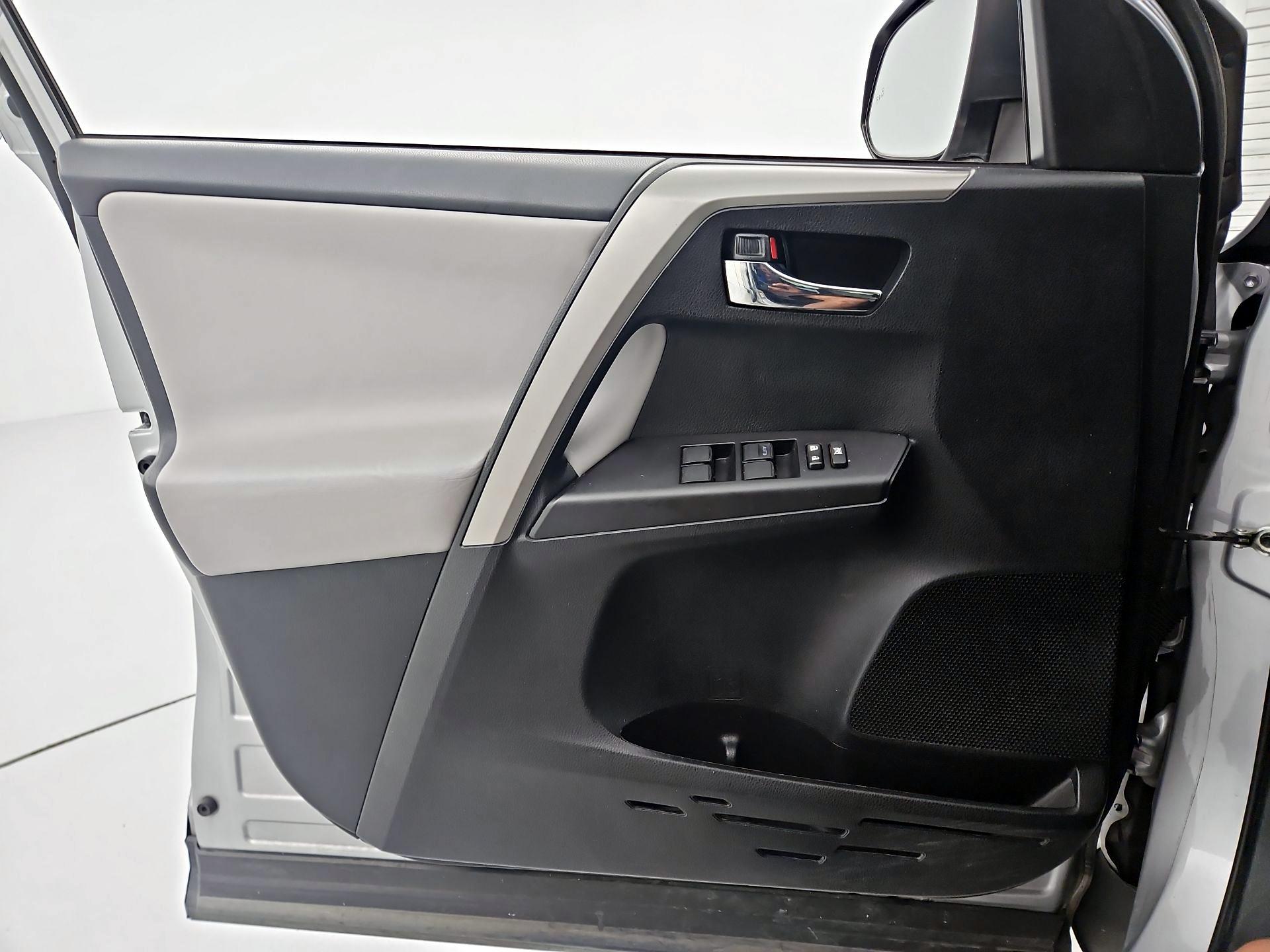 Thumbnail: 2018 Toyota RAV4 - 12
