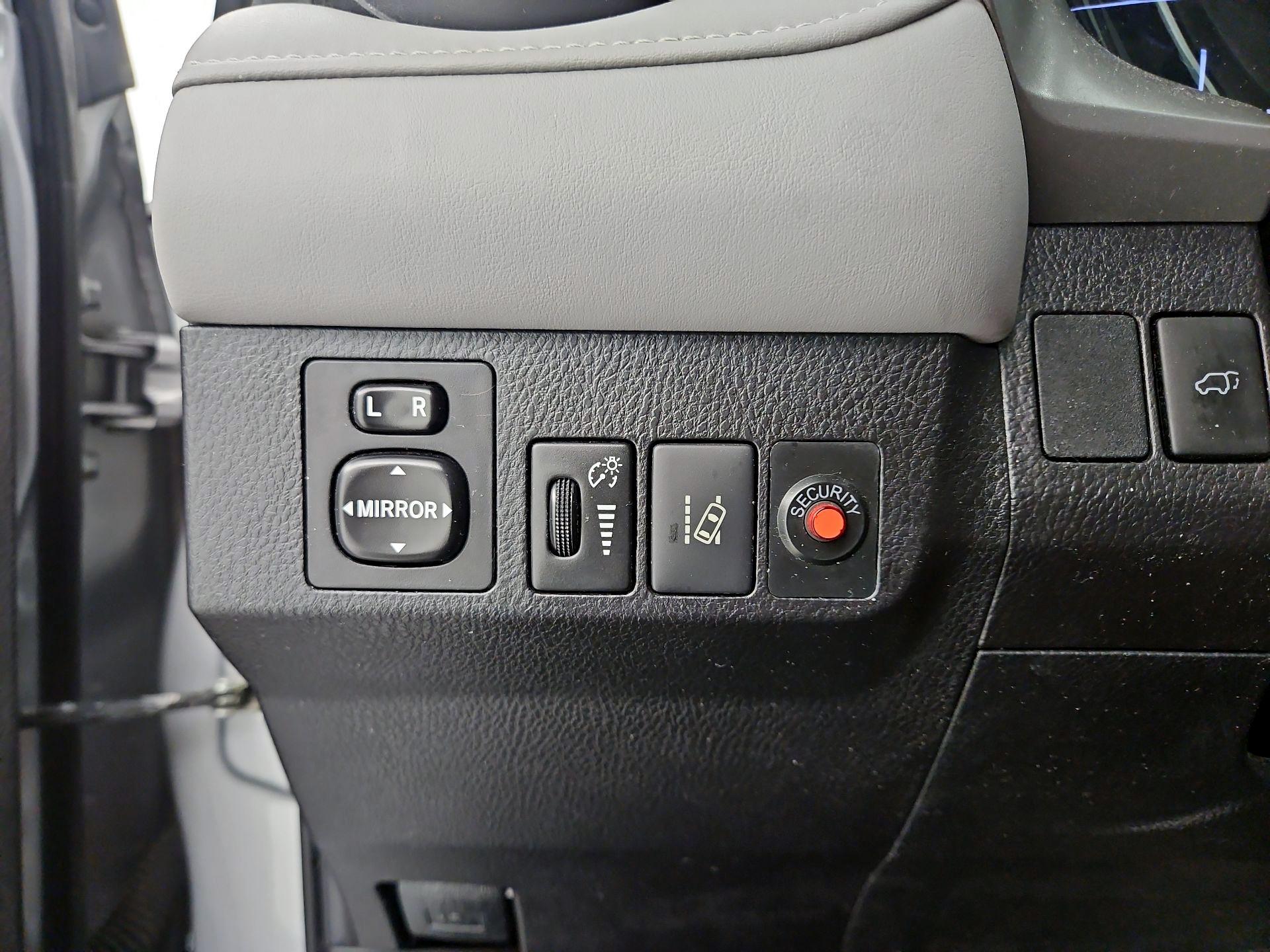 Thumbnail: 2018 Toyota RAV4 - 13