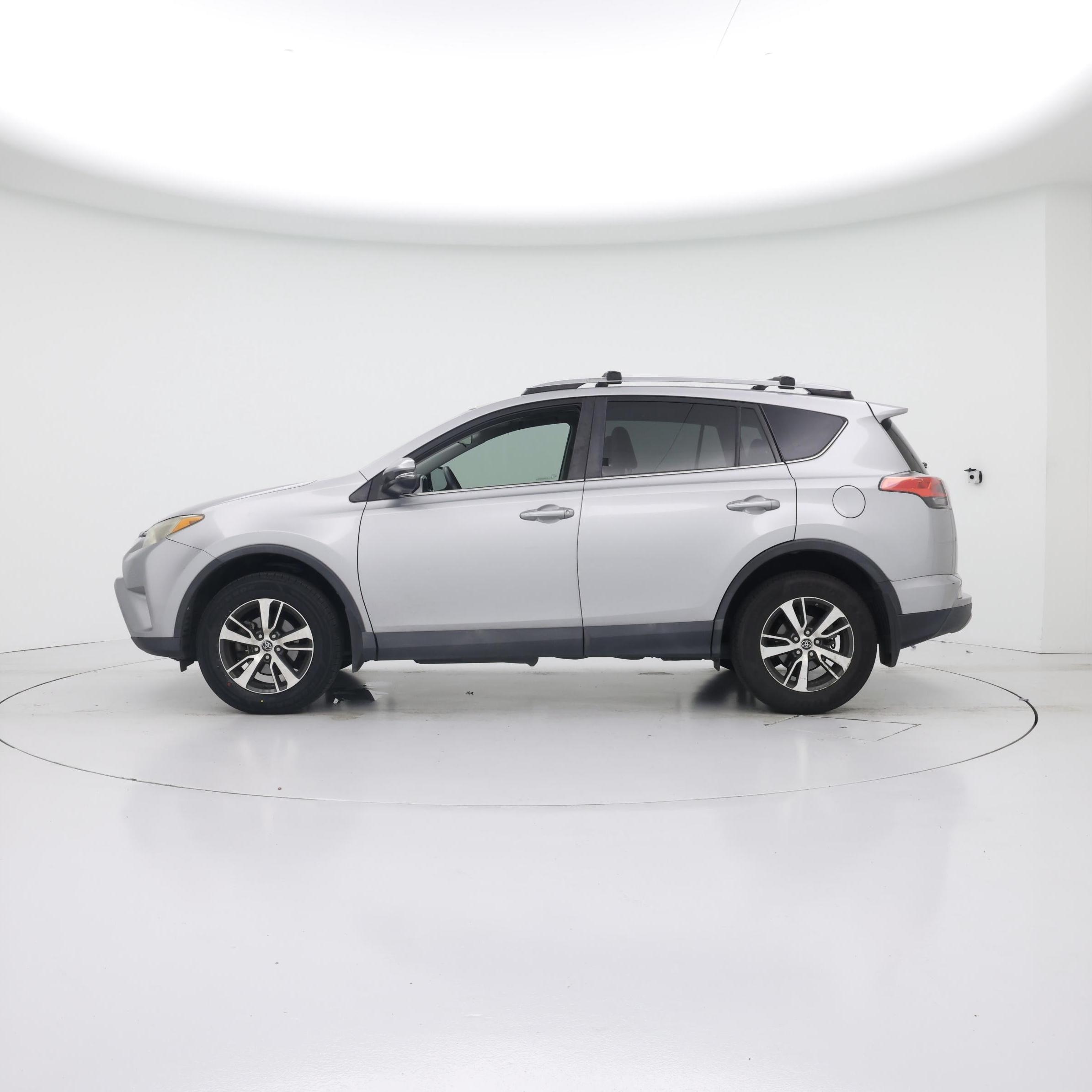 Thumbnail: 2018 Toyota RAV4 - 3