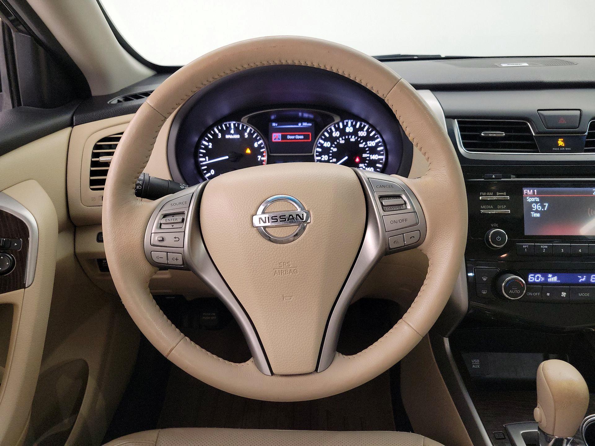 Thumbnail: 2015 Nissan Altima - 10