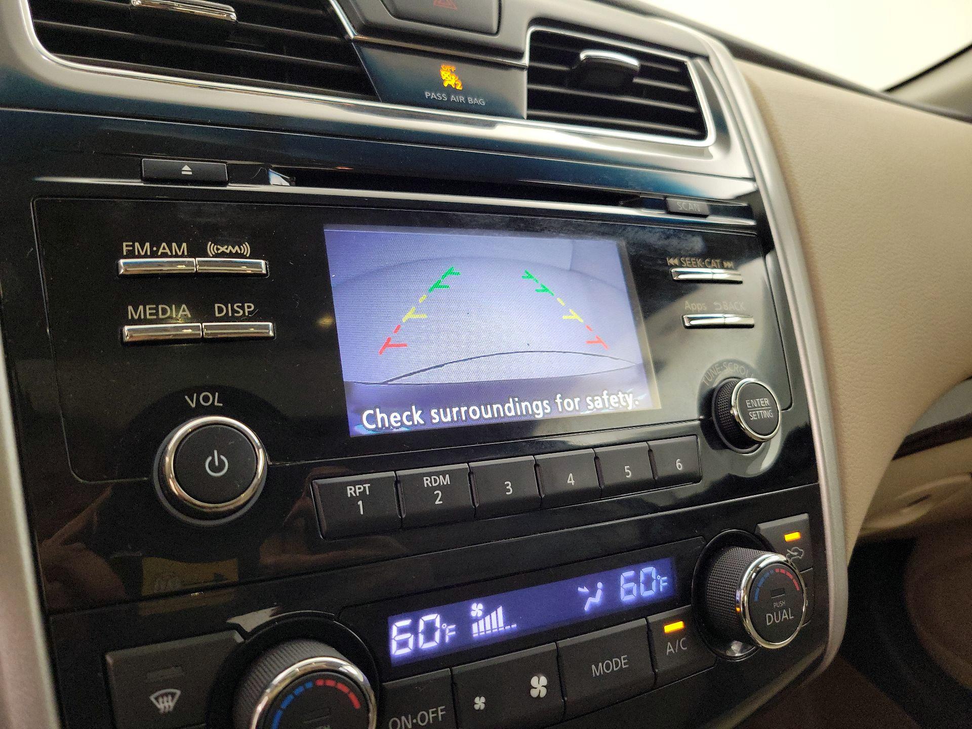 Thumbnail: 2015 Nissan Altima - 14