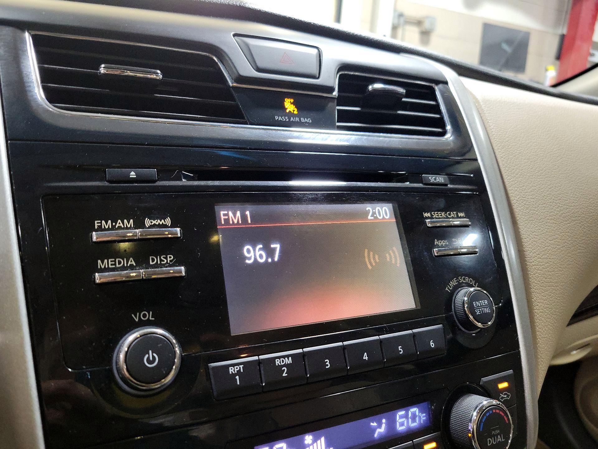 Thumbnail: 2015 Nissan Altima - 15