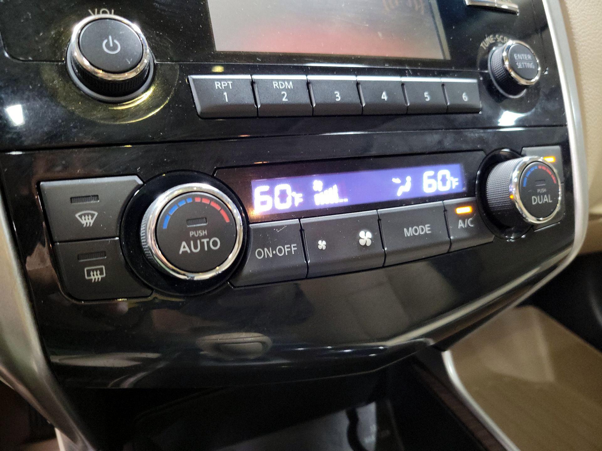 Thumbnail: 2015 Nissan Altima - 16