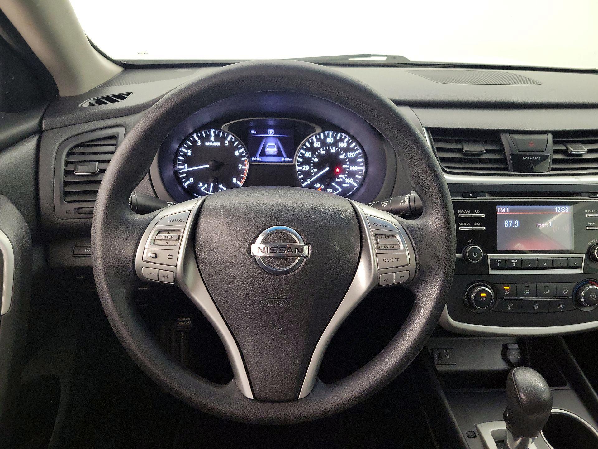 Thumbnail: 2016 Nissan Altima - 10