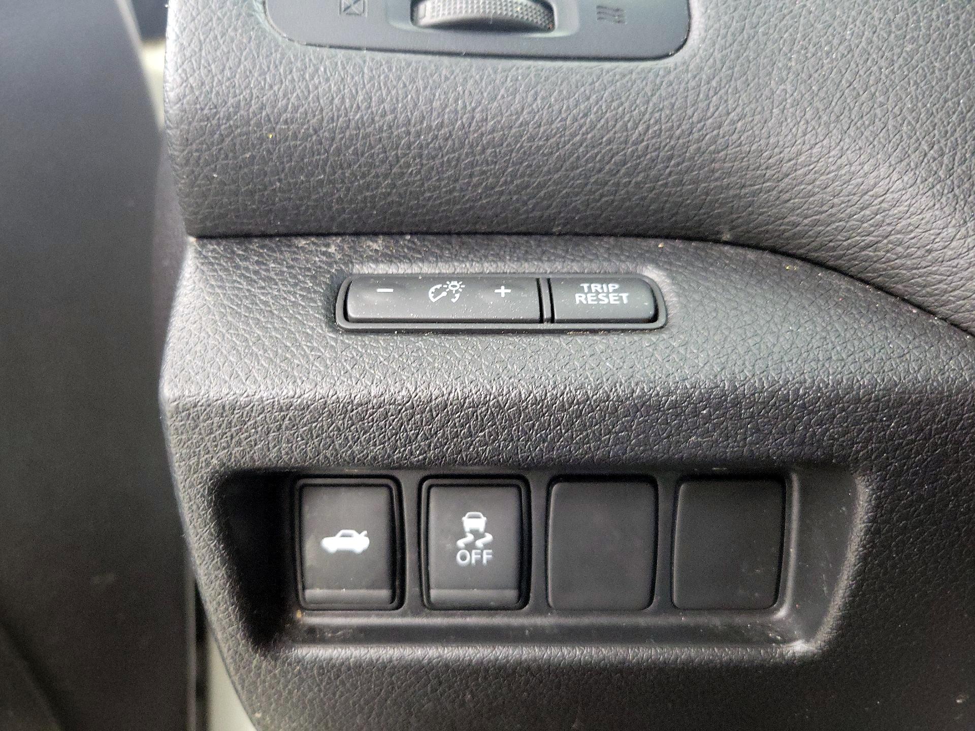 Thumbnail: 2016 Nissan Altima - 13