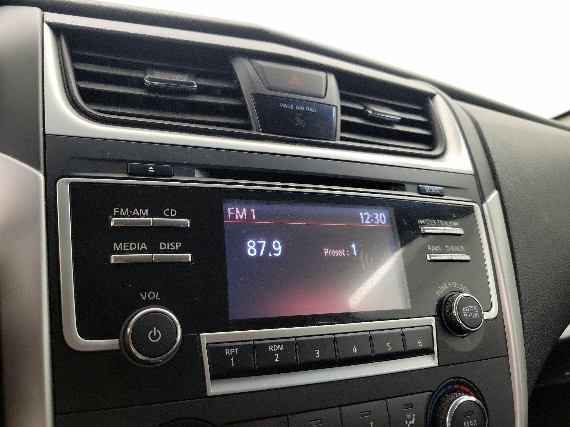 Thumbnail: 2016 Nissan Altima - 15