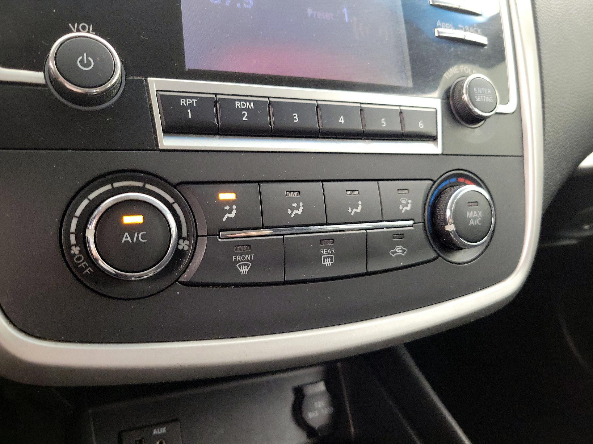 Thumbnail: 2016 Nissan Altima - 16