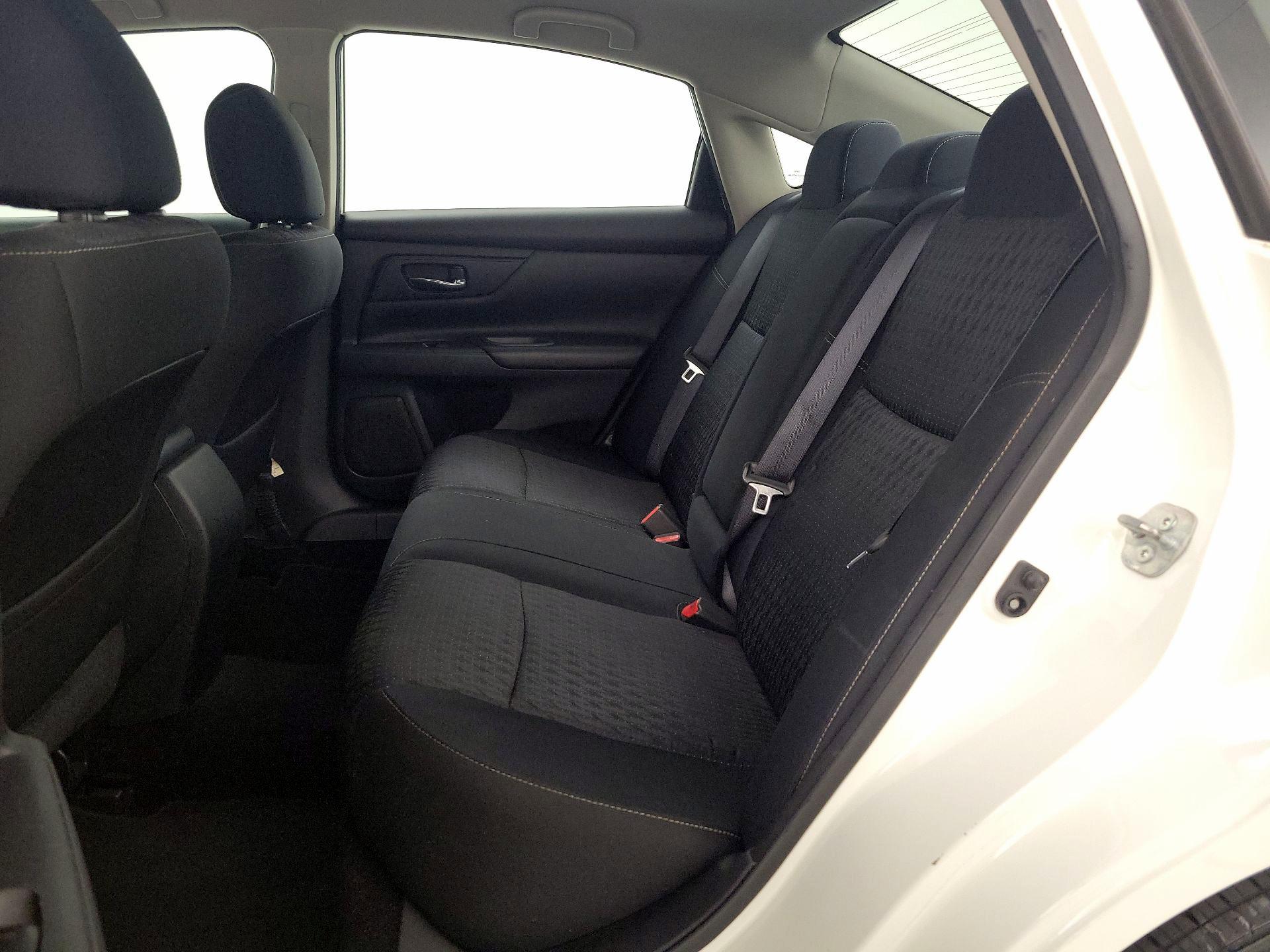Thumbnail: 2016 Nissan Altima - 18