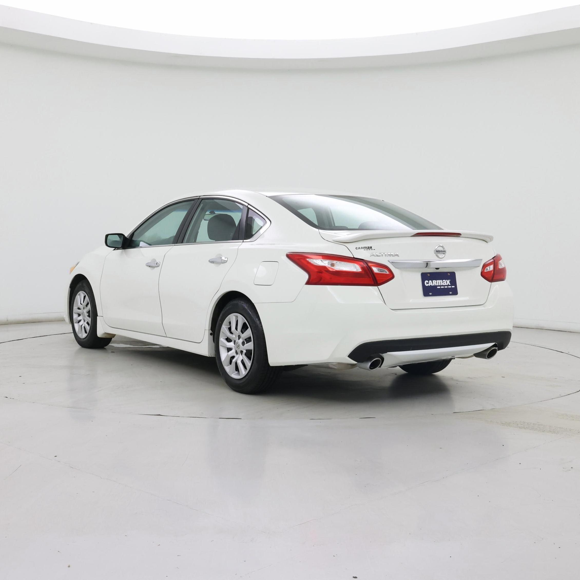 Thumbnail: 2016 Nissan Altima - 2