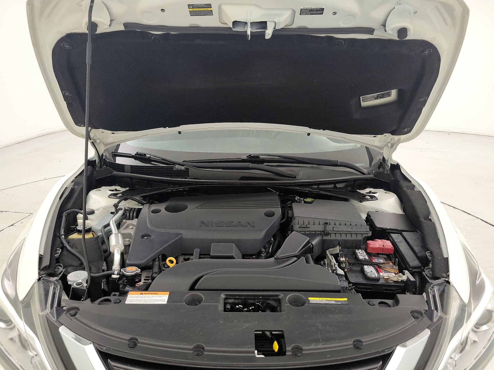 Thumbnail: 2016 Nissan Altima - 20