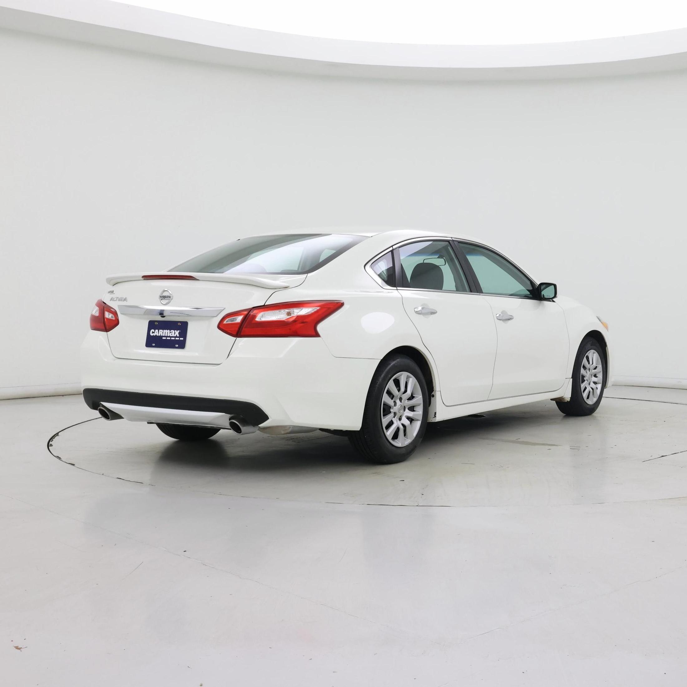 Thumbnail: 2016 Nissan Altima - 8