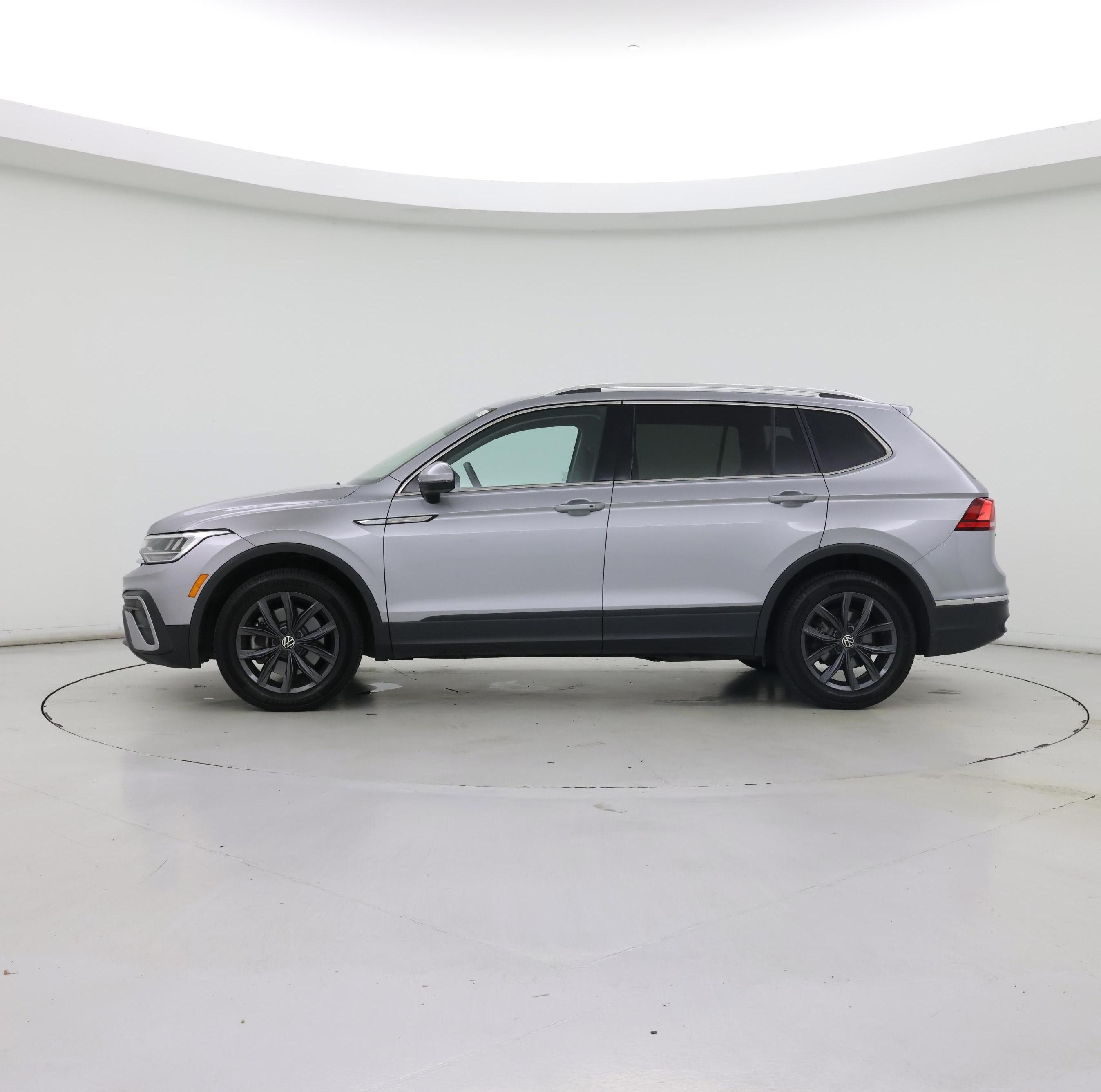 Thumbnail: 2022 Volkswagen Tiguan - 3