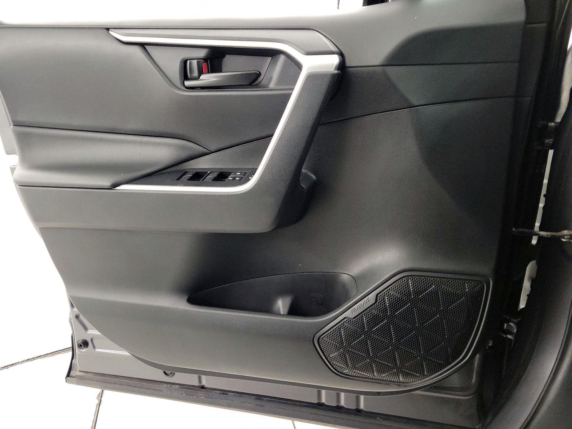 Thumbnail: 2020 Toyota RAV4 - 12
