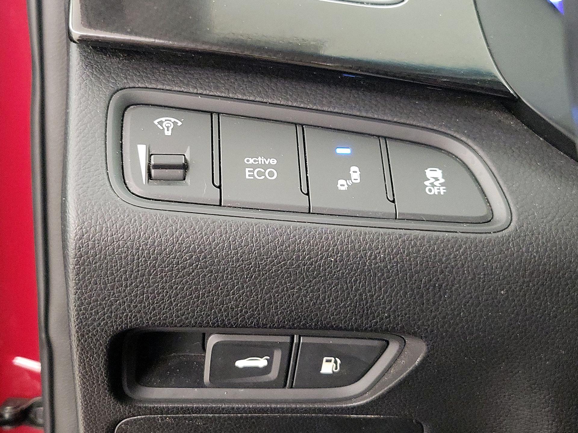 Thumbnail: 2016 Hyundai Azera - 13