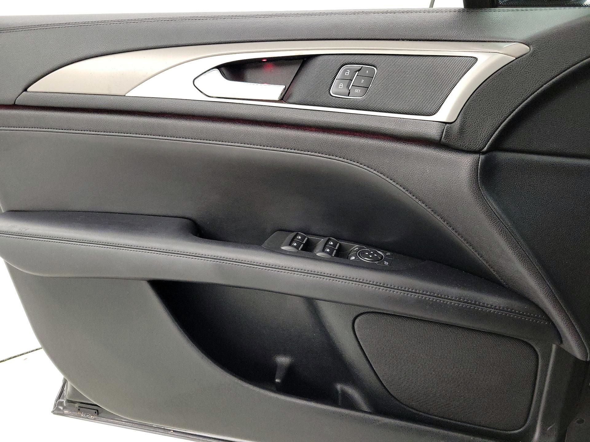 Thumbnail: 2017 Lincoln MKZ - 12