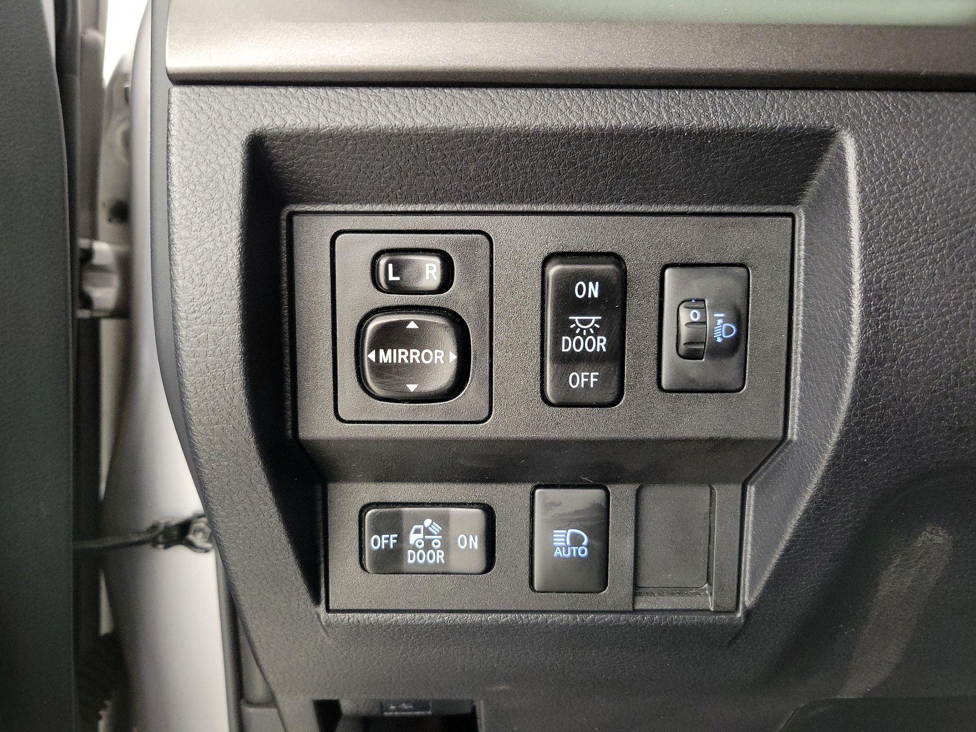 Thumbnail: 2018 Toyota Tundra - 13