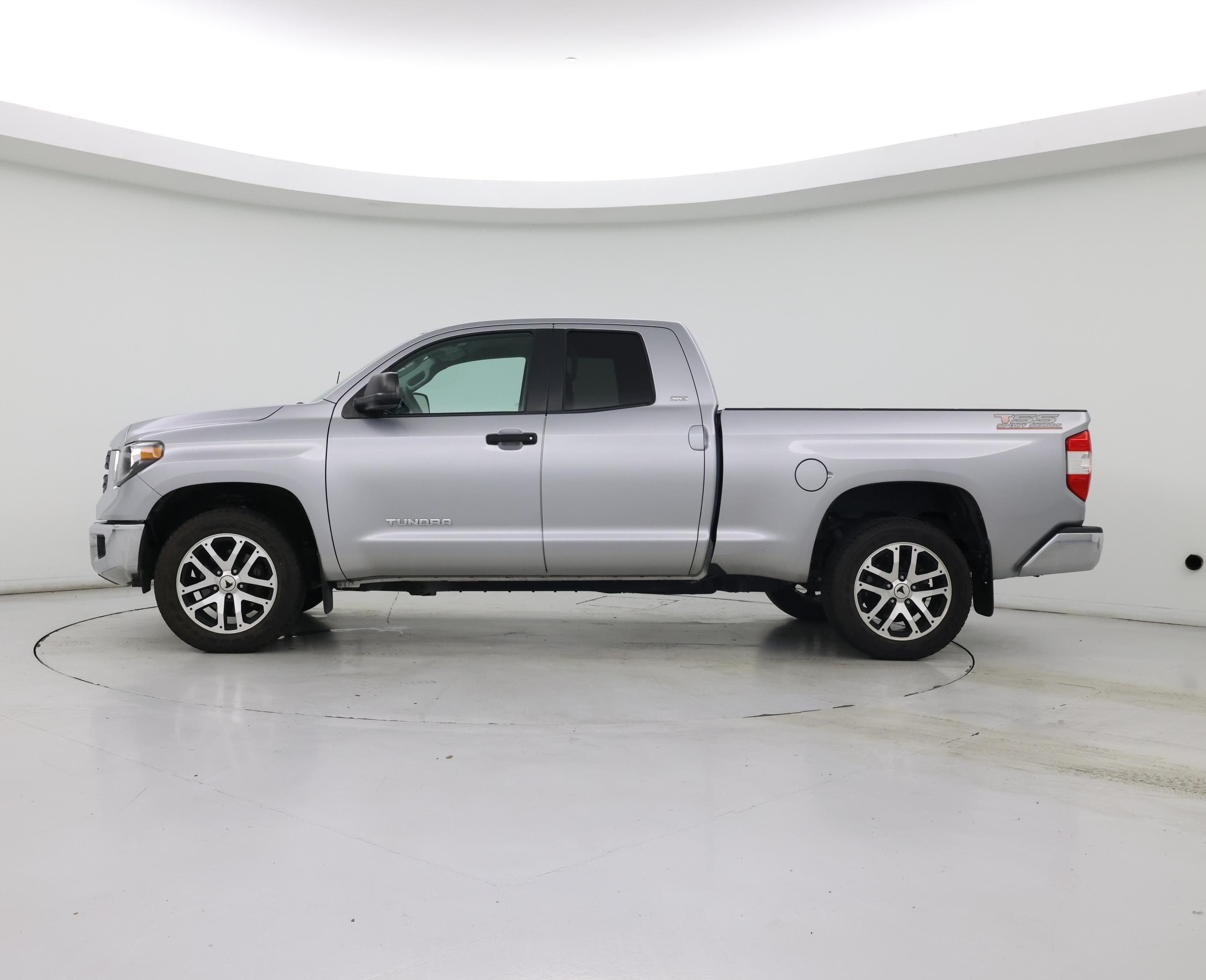 Thumbnail: 2018 Toyota Tundra - 3