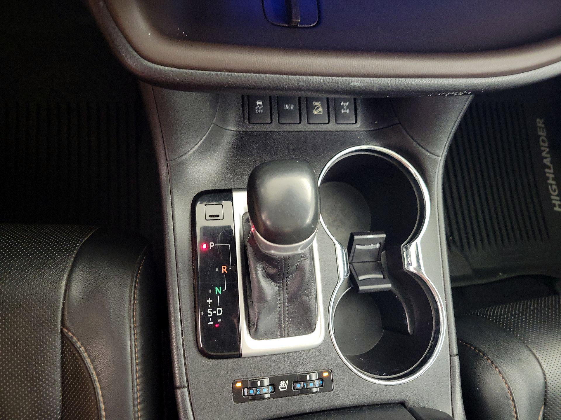 Thumbnail: 2017 Toyota Highlander - 18