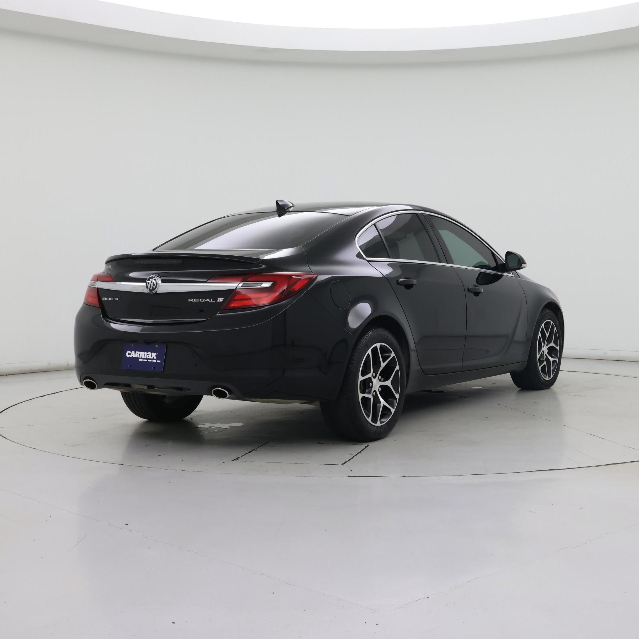 Thumbnail: 2017 Buick Regal - 8