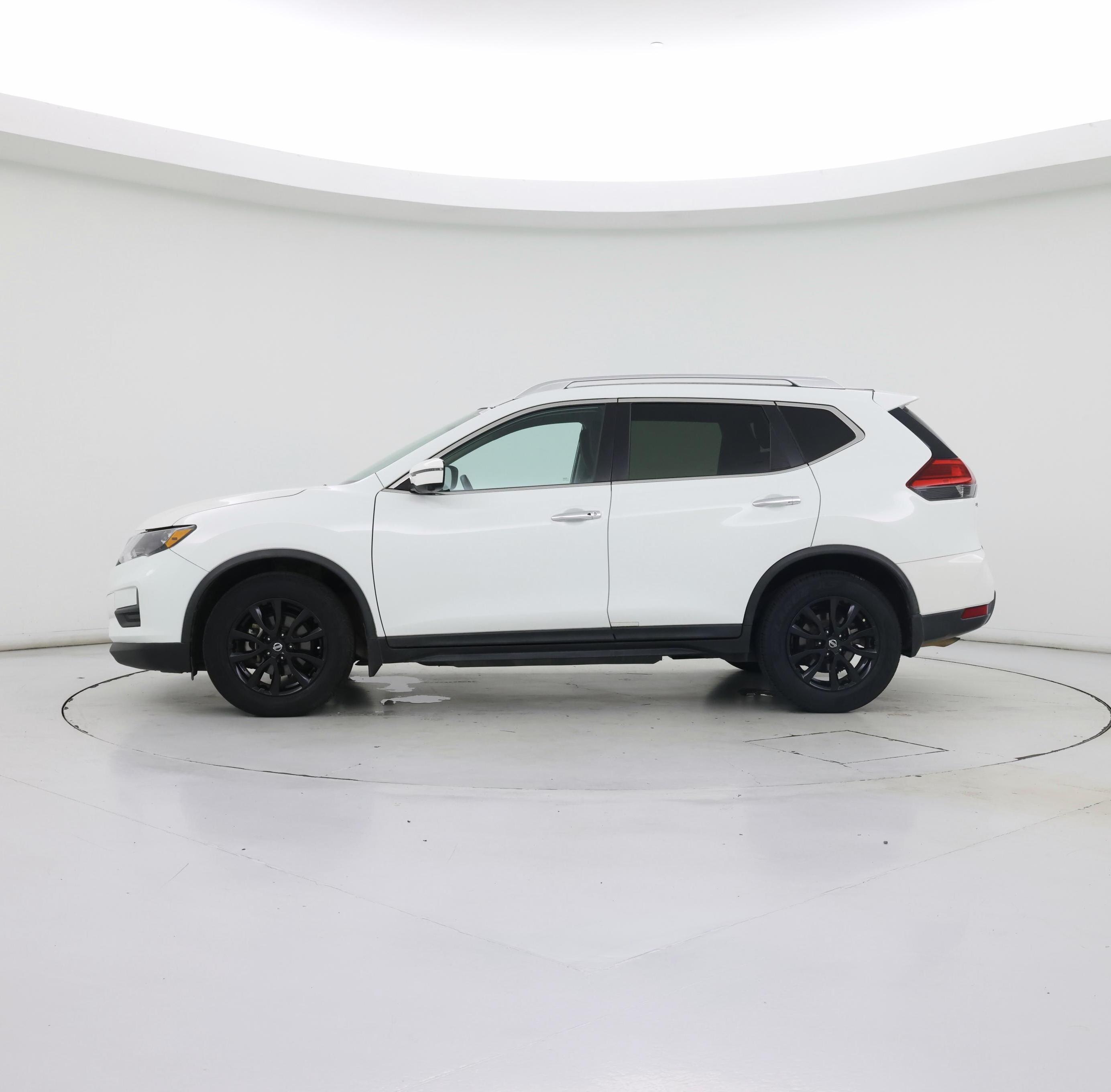 Thumbnail: 2017 Nissan Rogue - 3