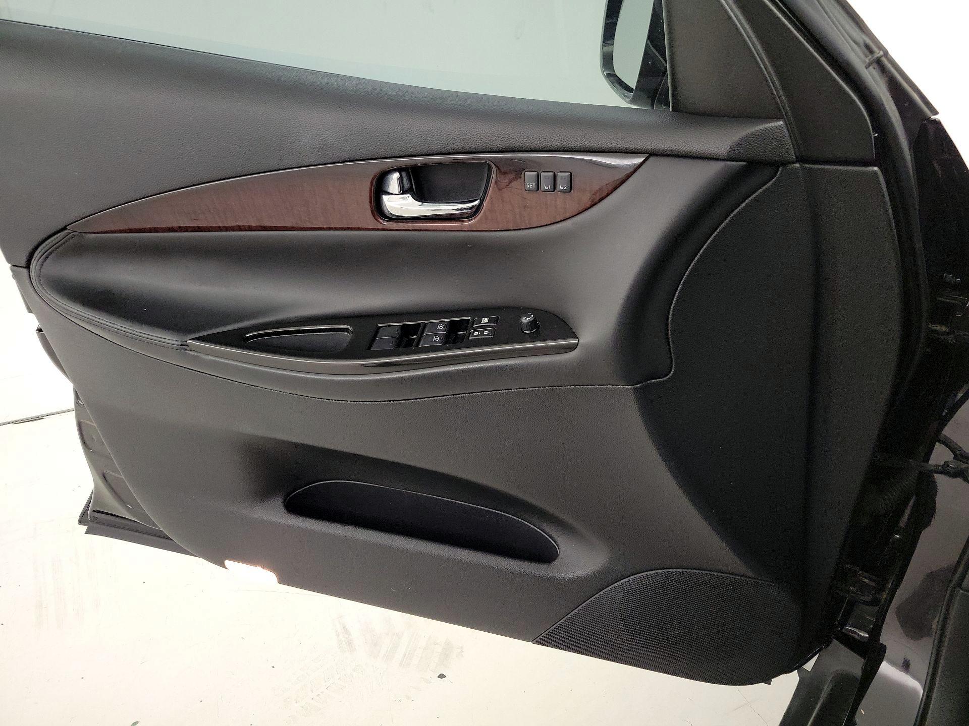 Thumbnail: 2017 INFINITI QX50 - 12