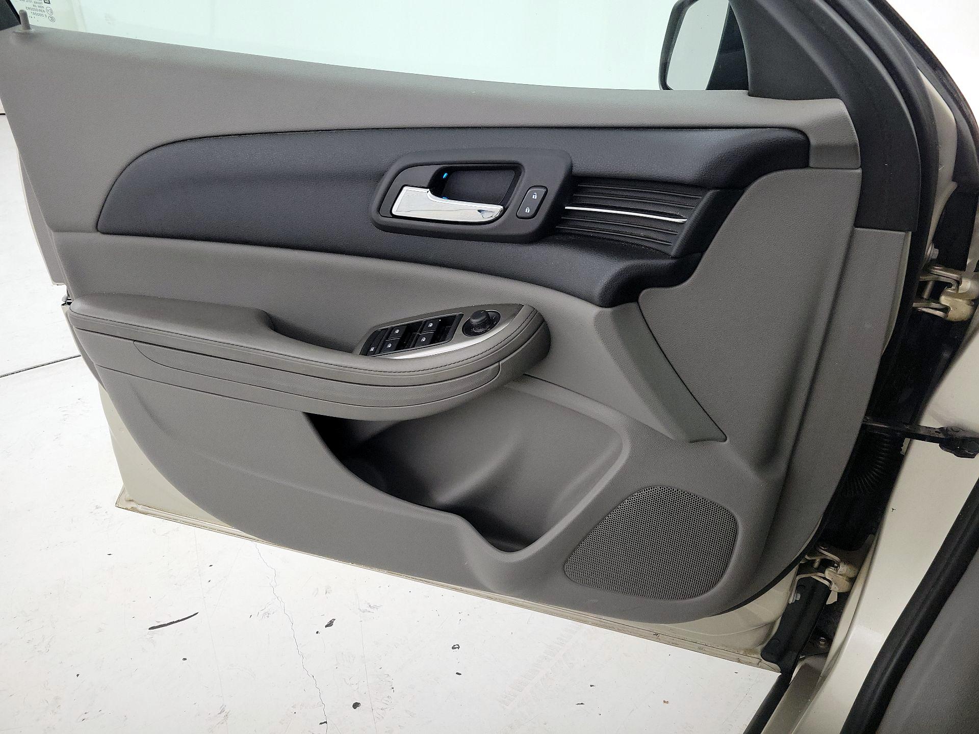 Thumbnail: 2015 Chevrolet Malibu - 12