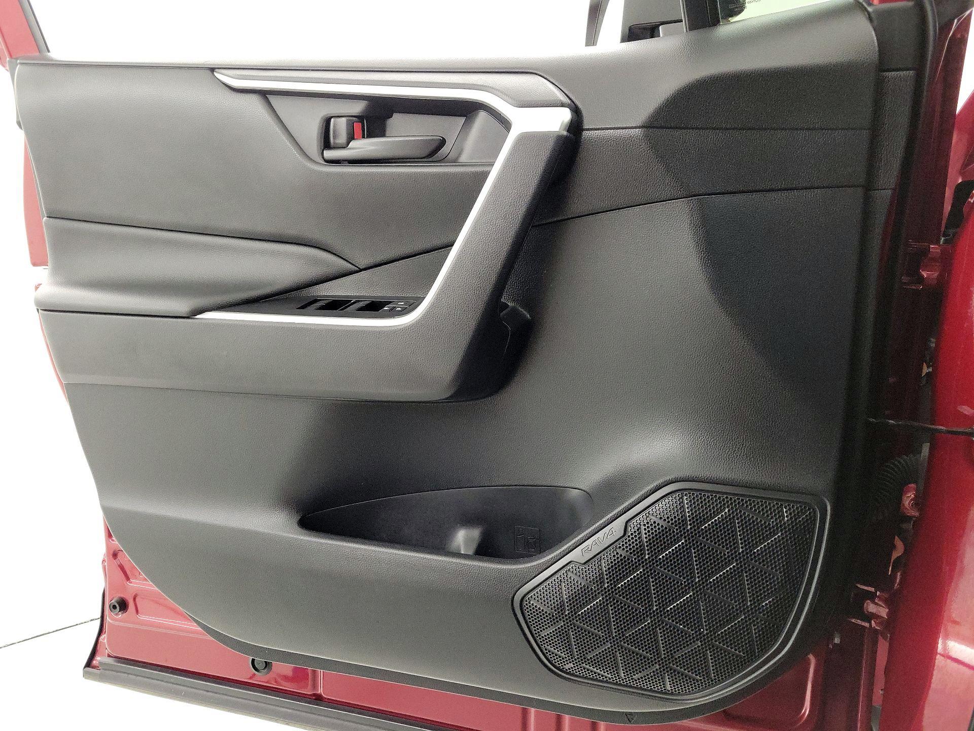 Thumbnail: 2021 Toyota RAV4 - 12