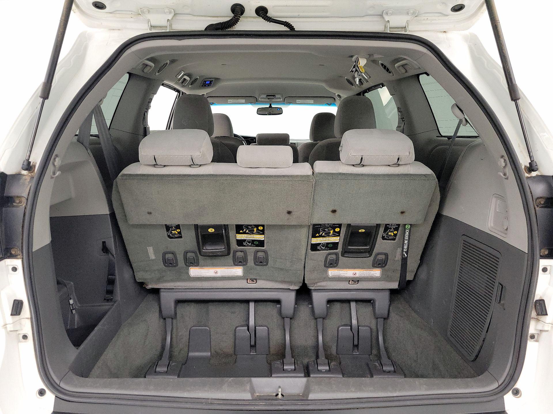 Thumbnail: 2016 Toyota Sienna - 20