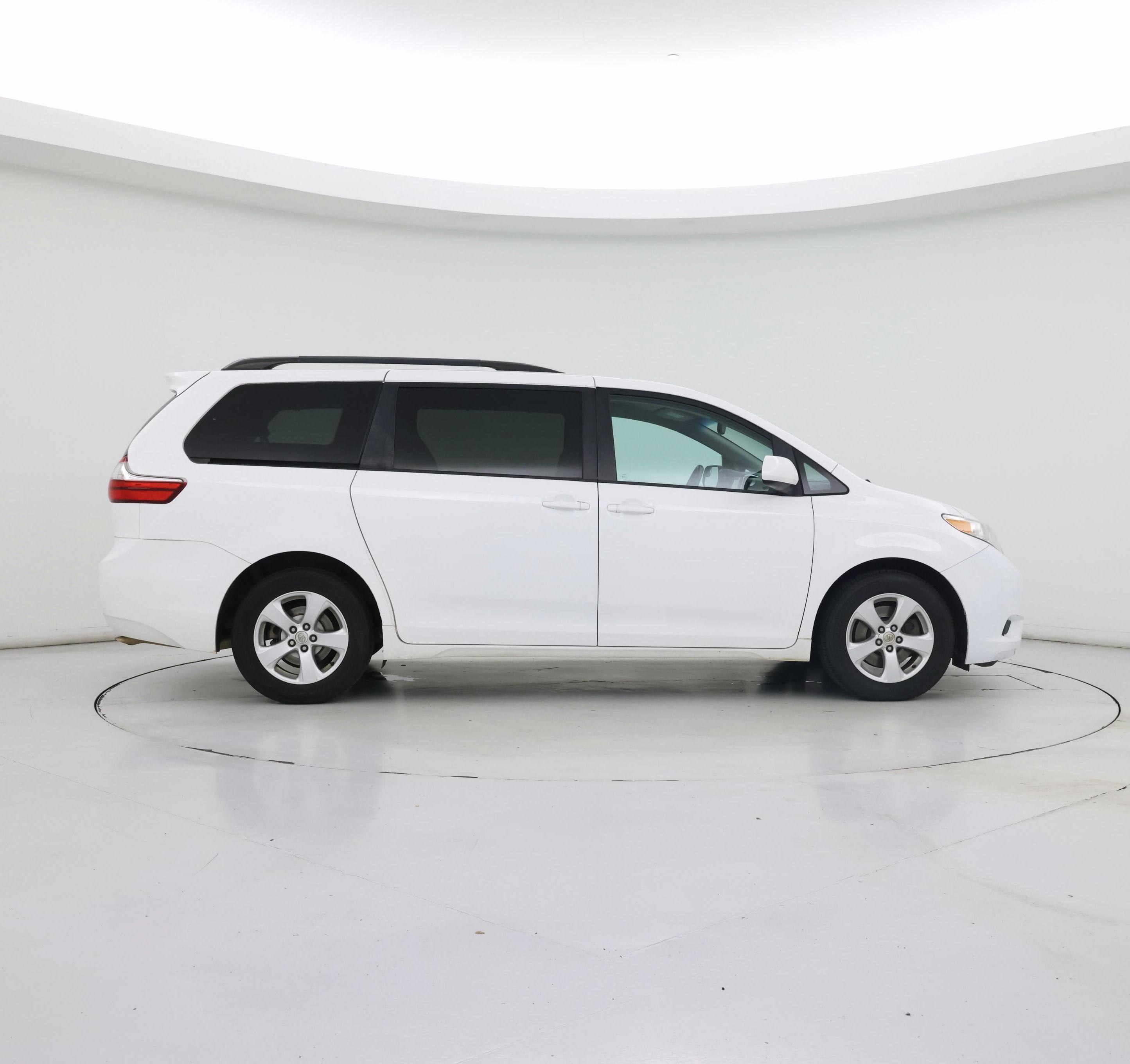 Thumbnail: 2016 Toyota Sienna - 7