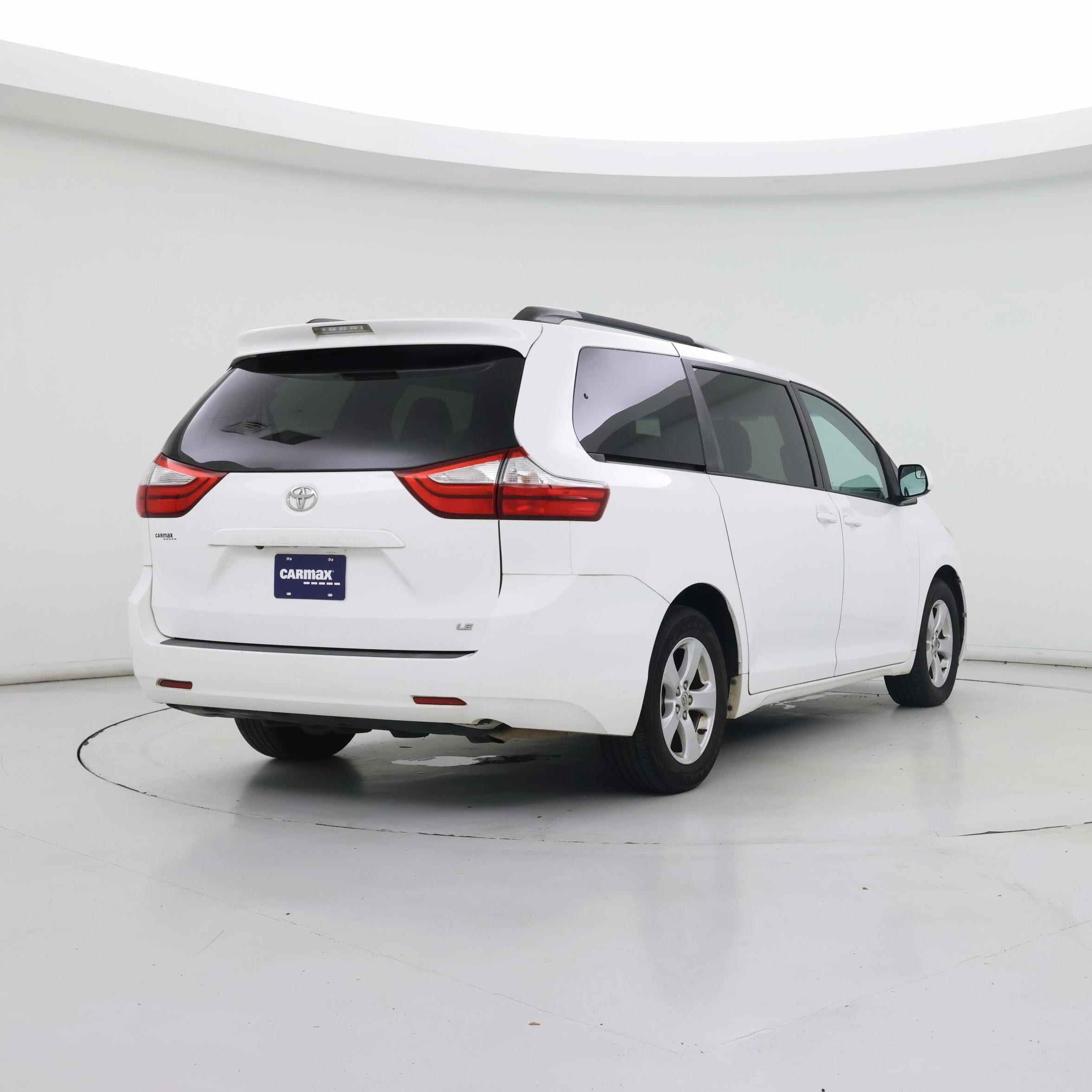 Thumbnail: 2016 Toyota Sienna - 8