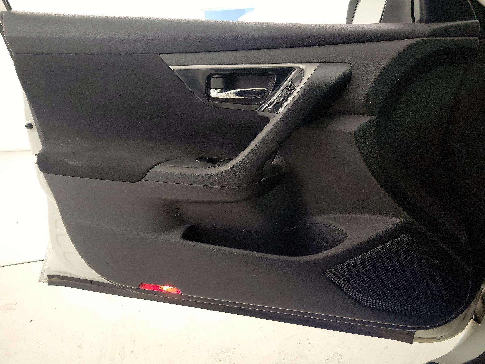 Thumbnail: 2014 Nissan Altima - 12