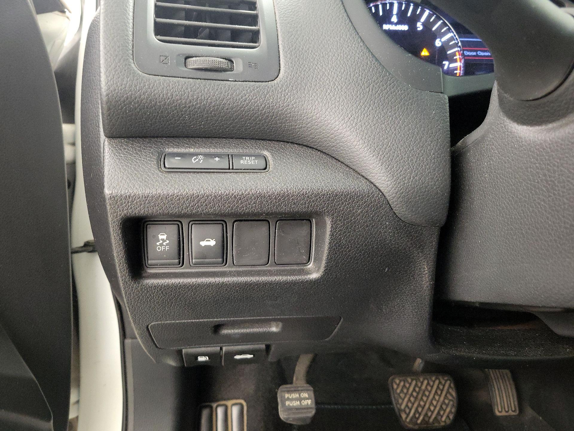 Thumbnail: 2014 Nissan Altima - 13