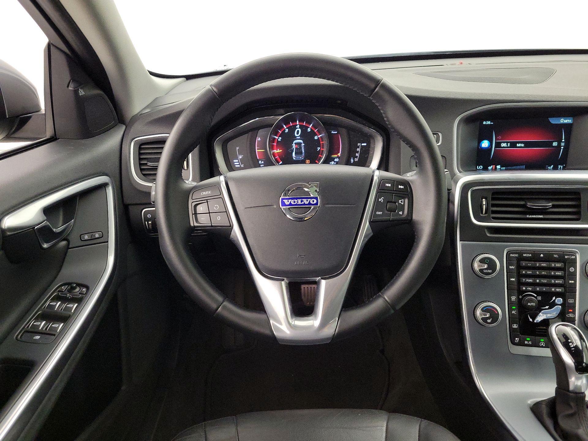 Thumbnail: 2017 Volvo S60 - 10