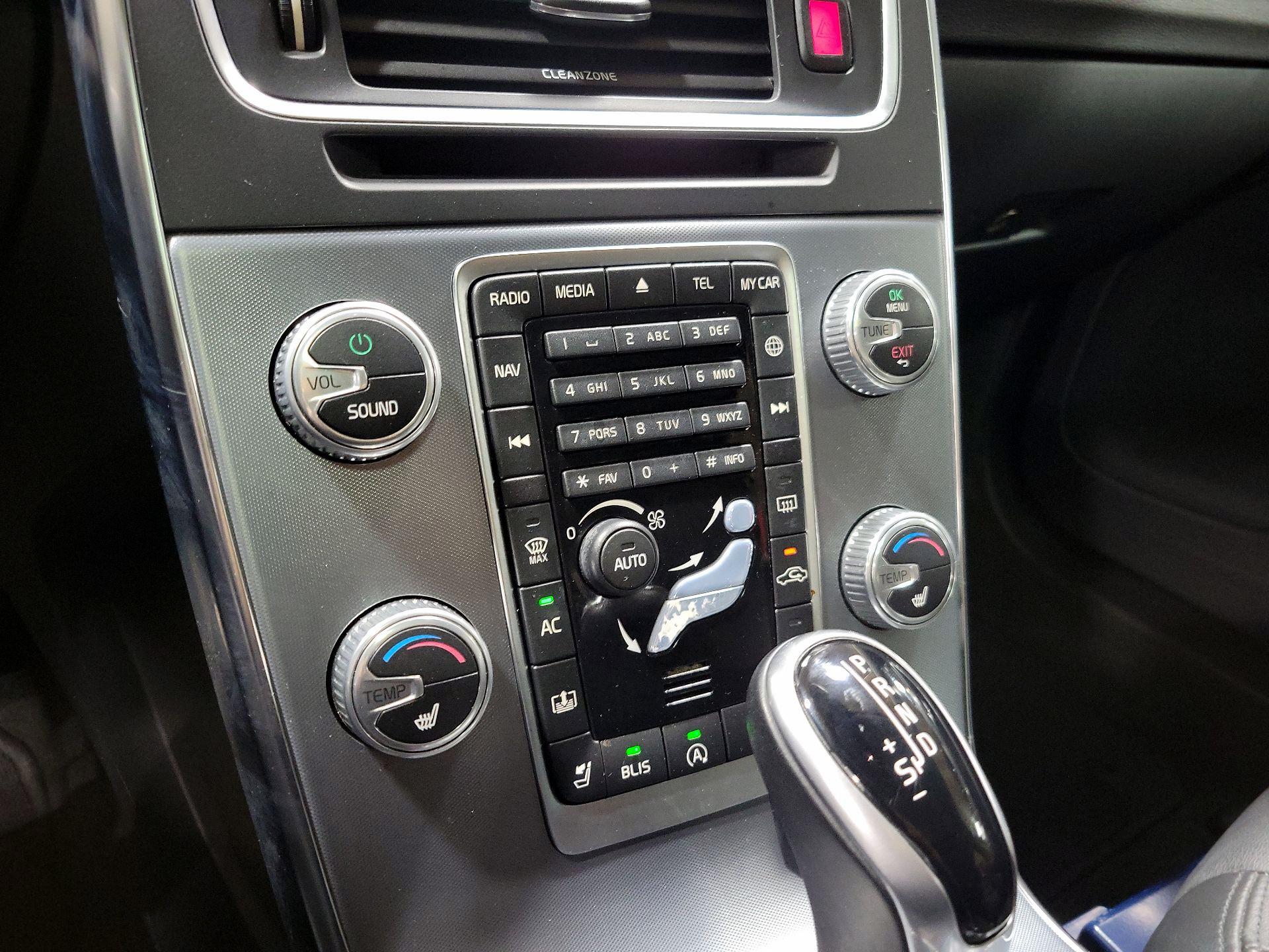 Thumbnail: 2017 Volvo S60 - 16